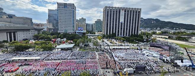 약 2만4000명이 참석한 28일 2024 불교도대법회(국제선명상대회) 모습. 이상섭 기자.