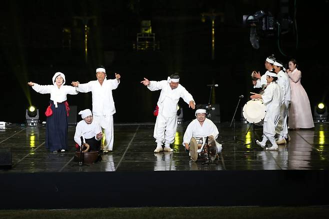 [밀양=뉴시스] 안지율 기자 = 밀양아리랑 공연. (사진=밀양시 제공) 2024.09.28. photo@newsis.com  *재판매 및 DB 금지