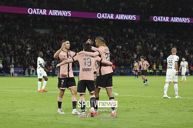 ▲ 루이스 엔리케 PSG 감독은 이강인의 득점에 크게 기뻐했다. 이강인에게 가짜 9번 작전을 맡긴 자신의 전술이 적중했기 때문이다. 이강인은 벌써 올 시즌 세 번째 골을 넣었다. 선발과 벤치를 오가는 위치에서 점점 주전에 가까워지고 있다.