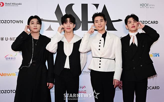 그룹 데이식스가 10일 일본 요코하마 K-아레나에서 진행된 제1회 '아시아 스타 엔터테이너 어워즈 2024' 레드카펫행사에 참석해 포즈를 취하고 있다. /사진제공=ASEA조직위원회 2024.04.10 /사진=이동훈