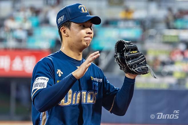 NC 투수 임상현은 27일 사직구장에서 열린 '2024 신한 SOL Bank KBO 리그' 팀 간 15차전 맞대결에서 선발 투수로 등판했다. 5이닝 8실점했지만, 씩씩하게 스트라이크존 안으로 공을 집어 넣으며 다가올 2025시즌을 기대하게 했다. NC 다이노스