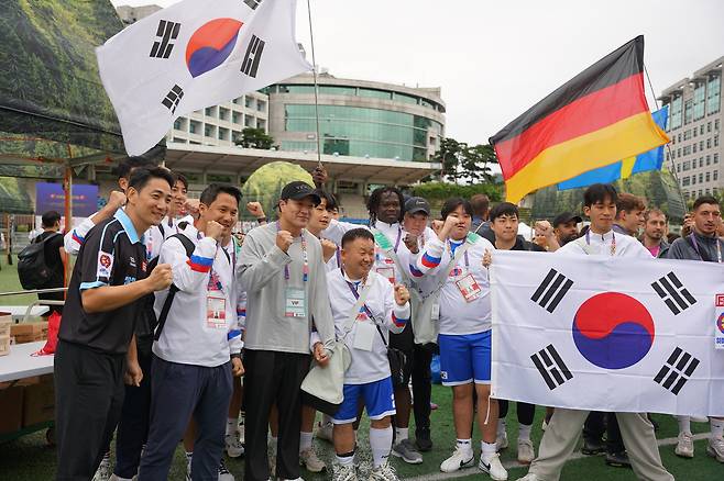 홈리스월드컵에 나선 한국 대표팀 선수들(홈리스월드컵 조직위원회 제공)