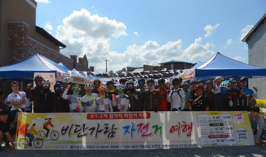 지난 28일 근대역사문화거리에서 열린 비단가람 자전거 여행이 성황리에 개최돼 자전거 동호인들의 축제의 장이 됐다. 정종만 기자