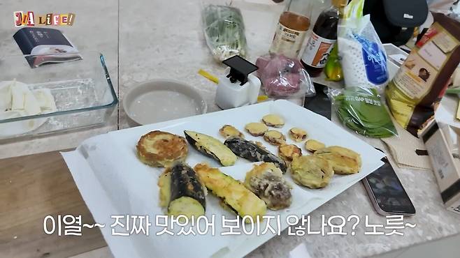 "튀김 하는데 아기를"...배우 이지훈 부부 영상에 우려 쏟아진 까닭은?