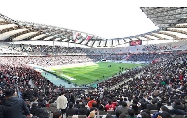 프로축구 FC서울이 K리그 단일시즌 최다 관중 신기록을 경신했다. 사진은 지난 3월 서울월드컵경기장 모습. 연합뉴스