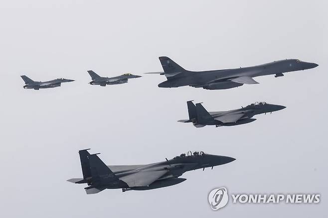 B-1B 전략폭격기 한반도 전개하며 연합공중훈련 시행 / 사진=연합뉴스