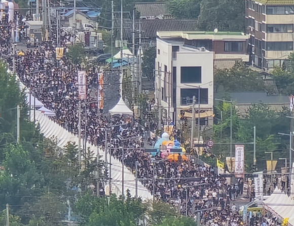 가을을 맞아 지역 곳곳에서 축제가 열리고 있는 가운데 지난 28일부터 열린 대전 빵 축제에 많은 인파가 몰려든 것으로 알려졌다. 엑스(옛 트위터) 캡처