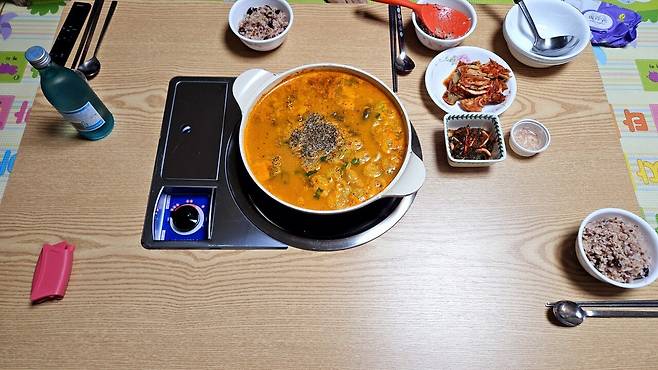 20240929_195314.jpg 저녁 병천에서 포장해온 순대국으로 순대전골