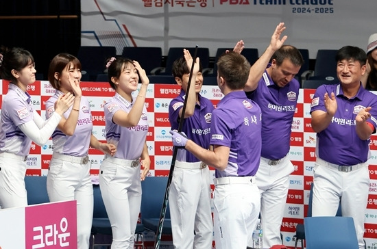 하이원이 29일 경기도 고양 ‘킨텍스PBA스타디움’에서 열린 24/25시즌 웰컴저축은행 팀리그 2라운드 5일차 경기에서 크라운해태를 제압, 다시 2연승을 달리며 2위를 탈환했다. (사진= PBA)