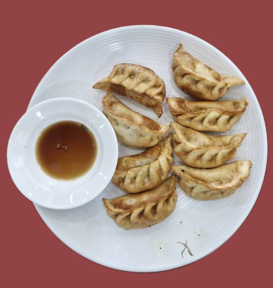 만두도 중국집에서 빼놓을 수 없는 메뉴다. 서구 둔산동 태원의 군만두.