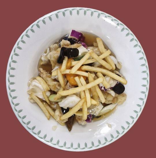 영화반점의 탕수육은 특이하게 감자칩을 얹혀준다.