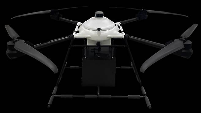 네온테크가 국제 방위산업전(KADEX)'에서 공개하는 무인기통합플랫폼 'Ndrone'의 주요 기체 '멀티콥터(Multi-copter)'. 이미지 출처 : 네온테크