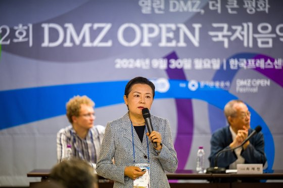 DMZ 오픈 국제음악제의 임미정 총감독이 30일 열린 기자간담회에서 음악제에 대해 설명하고 있다. 사진 DMZ 오픈 국제음악제