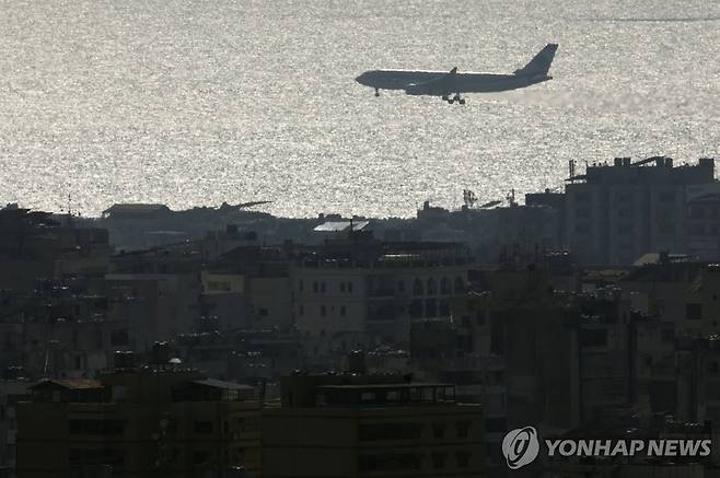 베이루트 공항에 착륙하는 항공기 [로이터 연합뉴스 자료사진. 재판매 및 DB 금지]