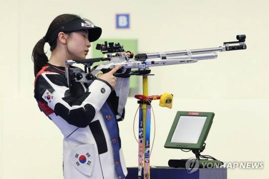2024 파리 올림픽 여자 공기소총 금메달리스트 반효진의 조준 모습 [파리=연합뉴스]