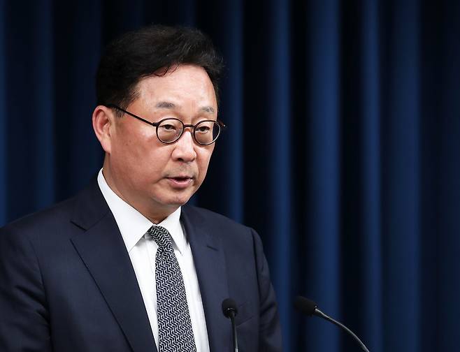 왕윤종 국가안보실 제3차장이 지난 5월 20일 용산 대통령실 청사에서 AI정상회의 관련 브리핑을 하고 있다. /뉴스1