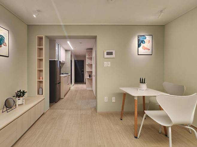 고령자 친화형 리모델링 견본주택 거실의 모습. /사진제공=LH