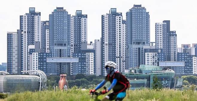 서울 서초 반포동에 위치한 래미안 원베일리. 사진 뉴시스.&nbsp;