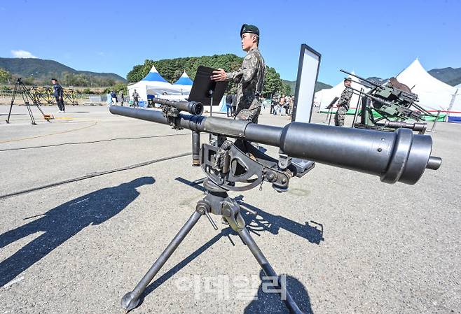 4일 퇴역식을 실시한 57mm 무반동총이 지상군페스티벌 행사장에 전시돼 있다. (사진=육군)