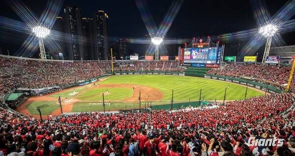 롯데가 누적관중 3천만 돌파에 따른 팬 감사 콘서트를 준비한다. 사진┃롯데자이언츠