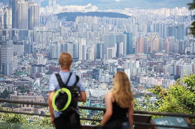 서울 남산에서 바라본 시내 아파트 단지 모습./연합뉴스