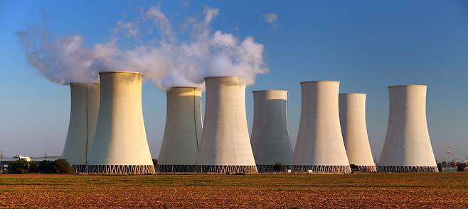 슬로바키아 보후니체에서 가동 중인 원자력발전소의 모습. 우리나라는 체코를 시작으로 슬로바키아 등 동유럽 여러 국가들에 ‘원전 수출’을 기대하고 있다. 게티이미지뱅크