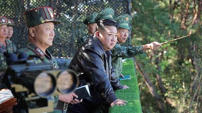 북한 서부지구 조선인민군 특수작전부대 훈련기지 현지시찰하는 김정은 국무위원장 2024.10.2