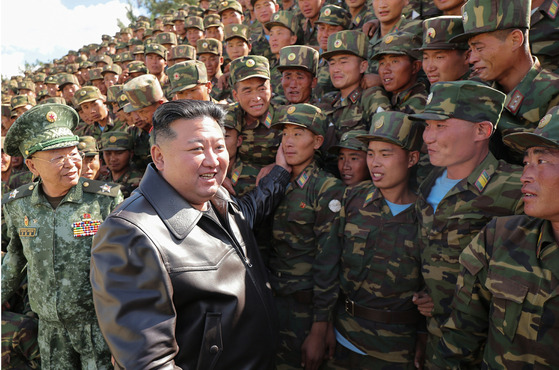 North Korean leader Kim Jong-un inspects a training base of the army's special operations forces on Wednesday. [KOREAN CENTRAL NEWS AGENCY]