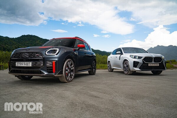 뉴 MINI 컨트리맨 JCW(좌), BMW X2  사진 모터매거진 최재혁 기자