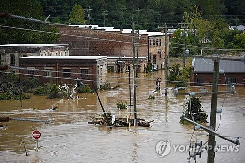 허리케인 '헐린' 영향으로 침수된 미국 노스캐롤라이나의 애쉬빌 [AFP=연합뉴스]