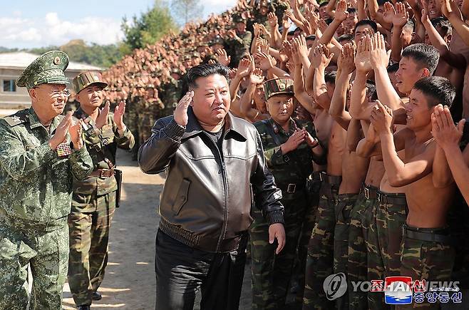 김정은, 대한민국 국군의날즈음 특수작전부대 시찰 (평양 조선중앙통신=연합뉴스) 북한 김정은 국무위원장이 우리 대한민국의 국군의 날인 10월 1일 다음날인 2일 '서부지구의 조선인민군 특수작전부대 훈련기지를 현지시찰하시면서 전투원들의 훈련실태를 료해하시였다.'고 조선중앙통신이 4일 보도했다.  2024.10.4 
    [국내에서만 사용가능. 재배포 금지. For Use Only in the Republic of Korea. No Redistribution] nkphoto@yna.co.kr