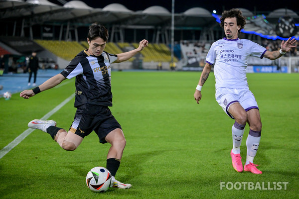 정원진(왼쪽, 성남FC), 발디비아(오른쪽, 전남 드래곤즈). 서형권 기자