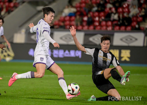 김동욱(왼쪽, 전남 드래곤즈), 김주원(오른쪽, 성남FC). 서형권 기자