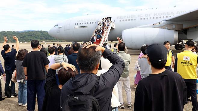 서울공항 도착한 레바논 교민들 [사진공동취재단]