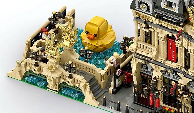 The Opera Bridge와 Rubber Duck
