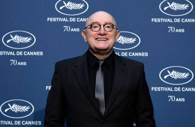 프랑스 코미디 배우 미셸 블랑(1952∼2024)이 64세 때인 2016년 제70회 칸 국제영화제에 참석한 모습. 고인은 생전에 칸영화제에서 남우주연상(1986)과 각본상(1994)을 받았다. AFP연합뉴스