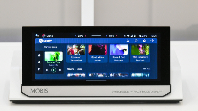 시양각 제어 기술이 적용돼 운전자의 주의 분산을 방지하는 스위처블 디스플레이. 현대모비스 제공