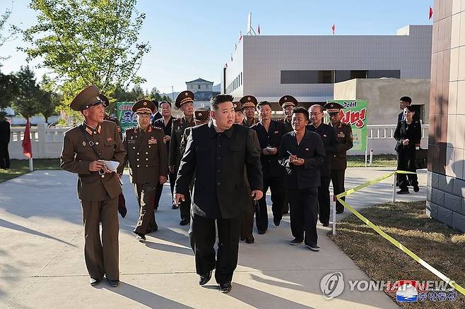 평북도 지방공업공장건설장 찾은 김정은 / 사진=연합뉴스