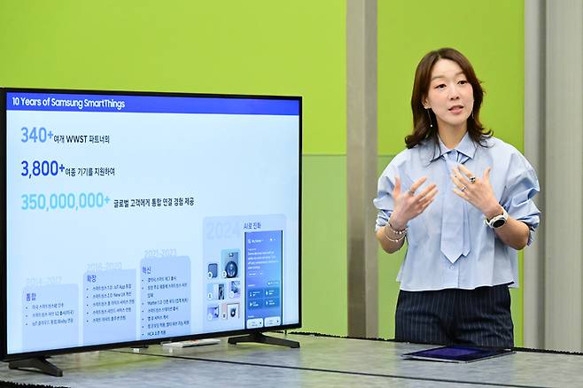 3일(현지시간) 미국 캘리포니아주 샌호세 맥에너리 컨벤션센터에서 가진 특파원 간담회에서 정재연 부사장이 발표하고 있다. <사진=삼성전자>