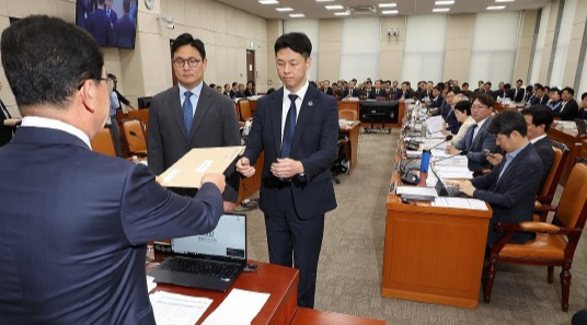 국회 행안위, 21그램 대표에게 동행명령장 발부. 연합뉴스