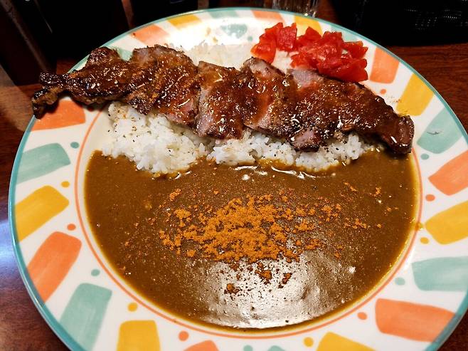 도쿄 유락쵸에서 필히 먹어봐야 할 스테이크 카레라이스 ㄷㄷㄷ.jpg