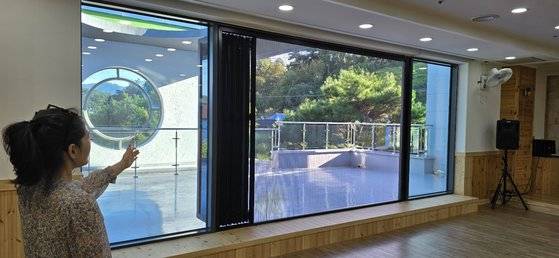 그린리모델링으로 이중창과 LED 조명이 설치된 진안어린이집 내부. 진안=김준희 기자