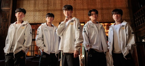 2024 리그오브레전드 월드 챔피언십 스위스 스테이지에서 중국리그 LPL 1번 시드 BLG를 꺾은 T1 (라이엇게임즈 제공)