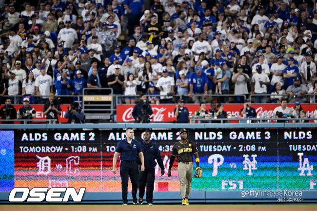 [사진] LA 다저스 팬들이 샌디에이고 주릭슨 프로파에게 오물 투척을 했다. ⓒGettyimages(무단전재 및 재배포 금지)