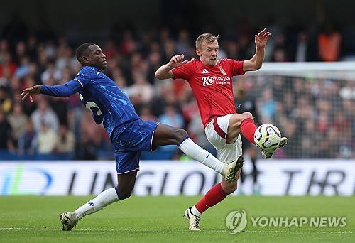 엔초 마레스카 감독이 이끄는 첼시는 7일 영국 런던 스탬퍼드 브리지에서 끝난 2024-2025 잉글리시 프리미어리그 7라운드 홈 경기 노팅엄전에서 상대 공격수 크리스 우드에 선제골을 내줬으나 후반 12분 노니 마두에케의 동점포에 힘입어 1-1로 비겨 4위를 유지했다. 연합뉴스