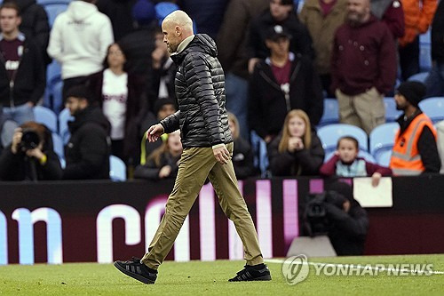 에릭 텐 하흐 감독 경질을 고려 중인 맨체스터 유나이티드가 후임으로 거론되고 있는 토마스 투헬과 이미 비밀 회담을 나눈 것으로 알려졌다. 영국 스포츠바이블에 따르면 맨유는 투헬과 비밀 회동을 가졌다. 이 회동에서 투헬은 랫클리프 경에게 자신의 '마스터 플랜'을 설명했다. 또한 투헬이 아직 무직 상태라 부담 없이 데려올 수 있다는 점도 맨유가 투헬을 노리는 이유 중 하나인 것으로 전해졌다. 연합뉴스