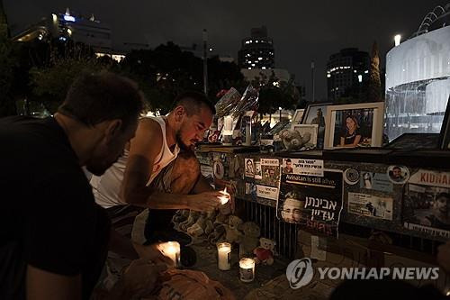 6일 텔아비브에 마련된 하마스 기습 희생자 추모 현장 [AP=연합뉴스 자료사진]