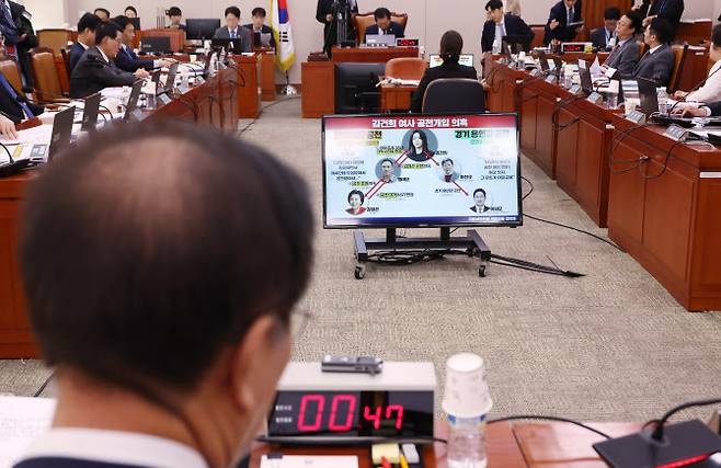 8일 국회에서 열린 법제사법위원회의 법무부 등에 대한 국정감사에서 박성재 법무부 장관이 더불어민주당 전현희 의원의 김건희 여사 의혹과 관련된 질의를 듣고 있다. (사진=연합뉴스)