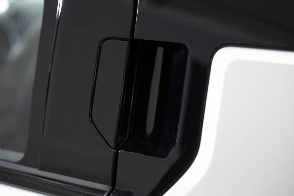 C필라에 숨겨진 2열 도어