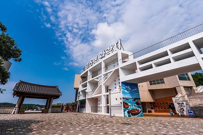 우수영 관광지의 명량대첩 해전사 기념전시관